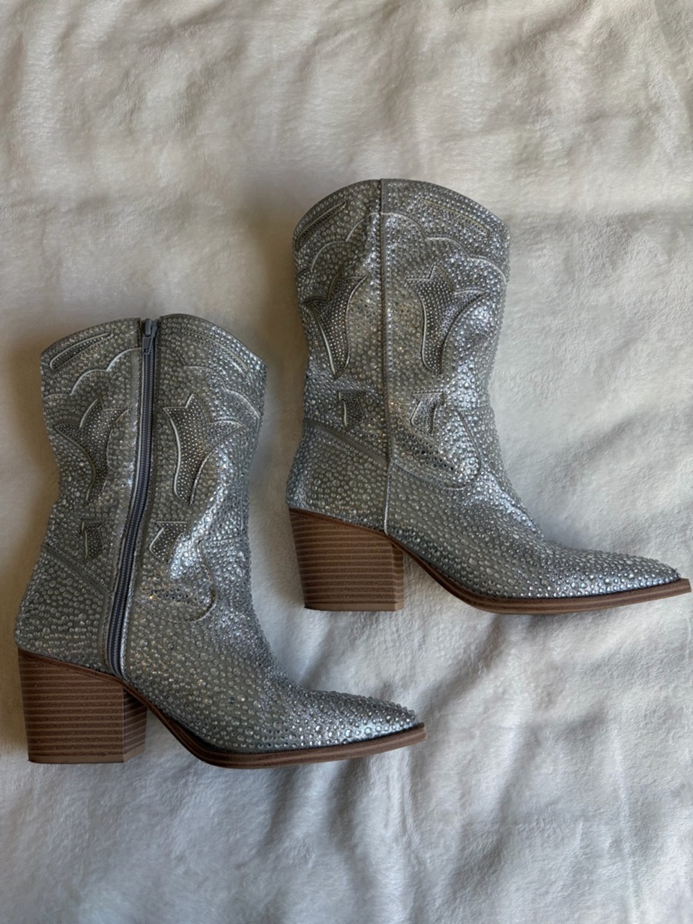 Crown Vintage Women’s Silver Rhinestone Western Boots